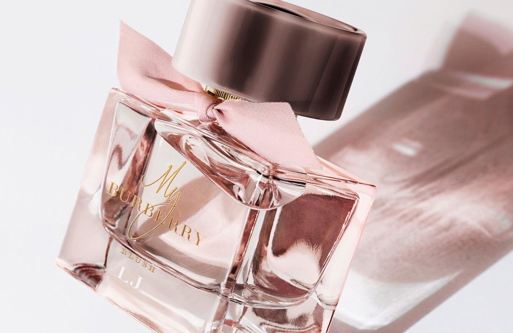 Burberry Fragrance - Photography by VICTORIA ZSCHOMMLER