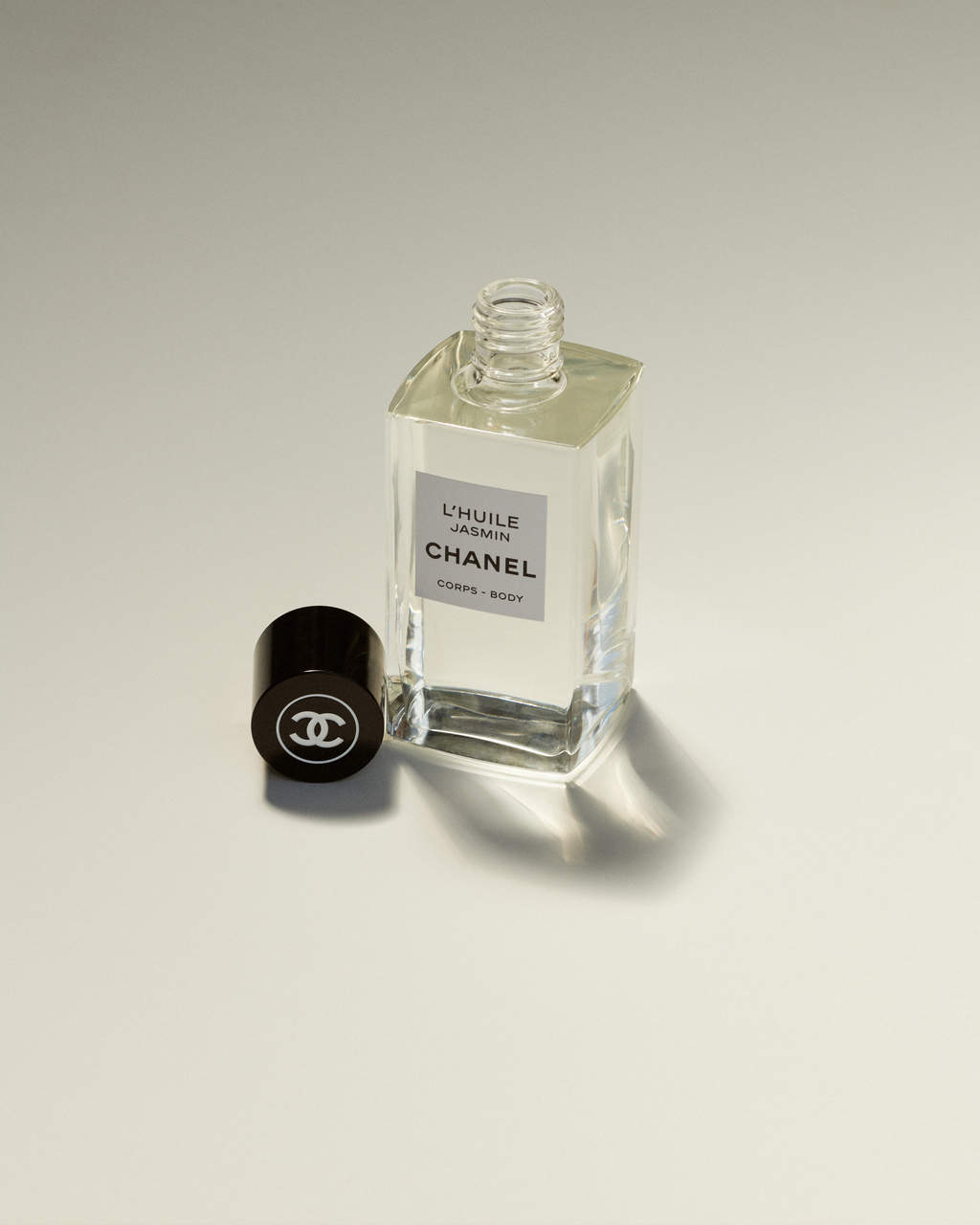 INPRINT x CHANEL beauty - Photography by VICTORIA ZSCHOMMLER