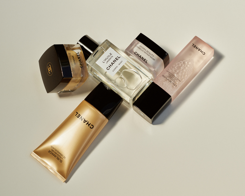 INPRINT x CHANEL beauty - Photography by VICTORIA ZSCHOMMLER