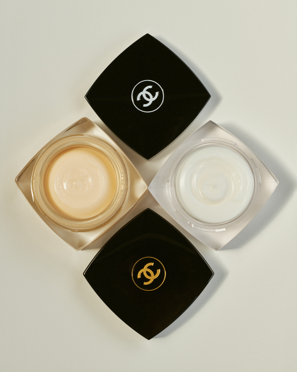 INPRINT x CHANEL beauty - Photography by VICTORIA ZSCHOMMLER