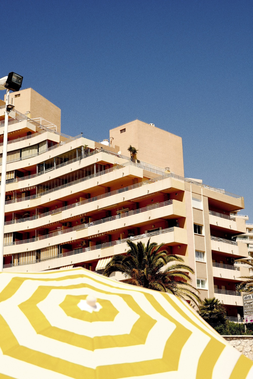 Lancaster Beauty - Photography by VICTORIA ZSCHOMMLER