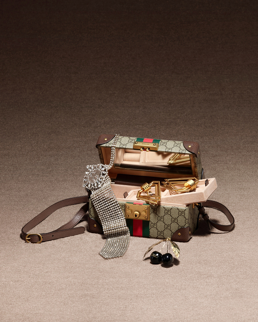 CR FASHION BOOK - GUCCI  - Set Design by SEBASTIEN MICHELINI