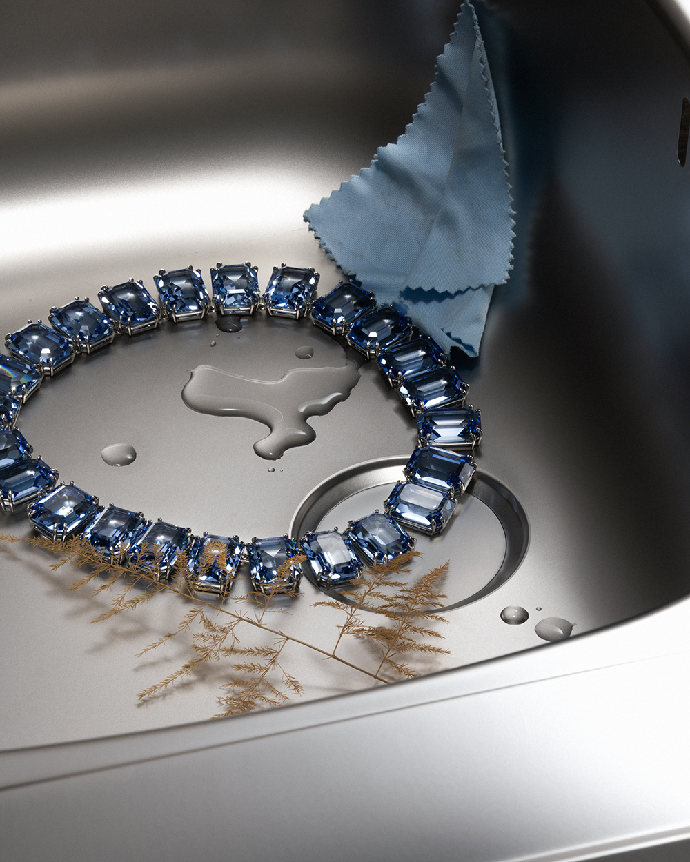 SINK JEWELS - Photography by PIERRE TOSTAIN